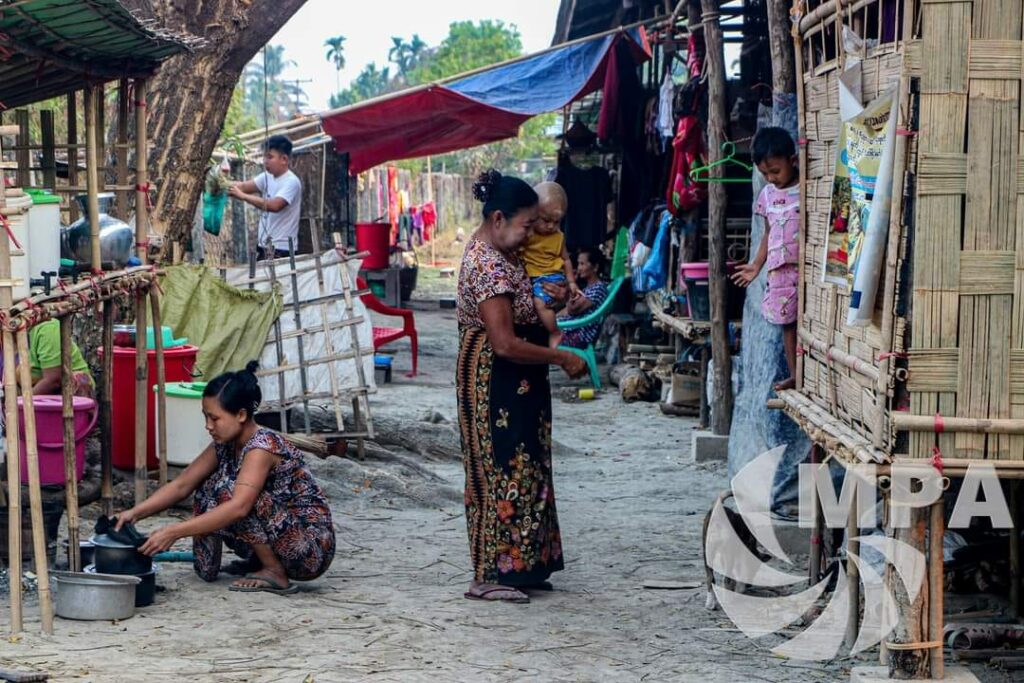 ရခိုင်လူမျိုးများသည် စစ်တပ်စိုးမိုးနယ်မြေများသို့ လာရောက်ခိုလှုံနေကြောင်း စစ်ကောင်စီက သတင်းမှားများ ဖြန့်နေ